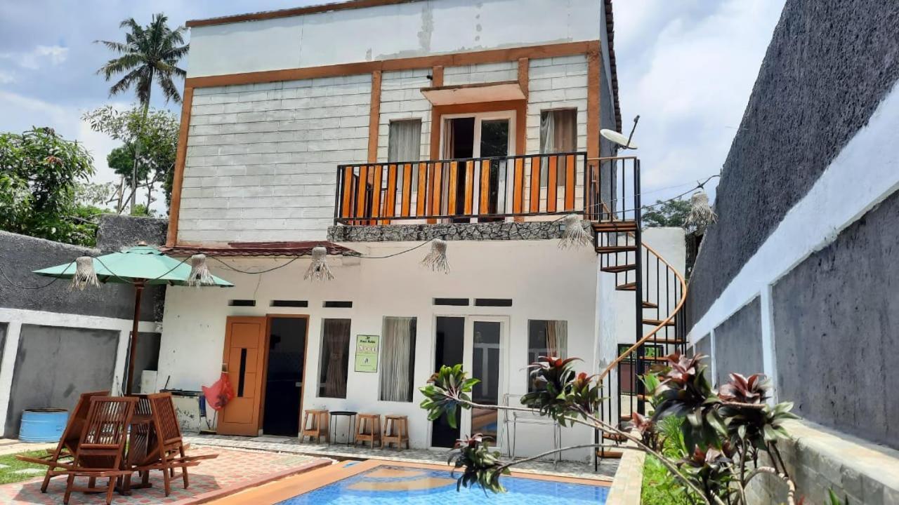 Villa Dhanty Богор Экстерьер фото